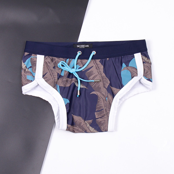 Férfi fürdőruha nyakkendővel és virágmintával