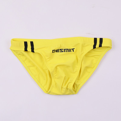 Vīriešu peldkostīmi ar uzrakstu