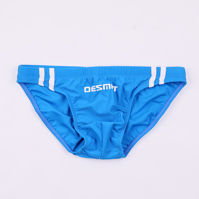 Vīriešu peldkostīmi ar uzrakstu