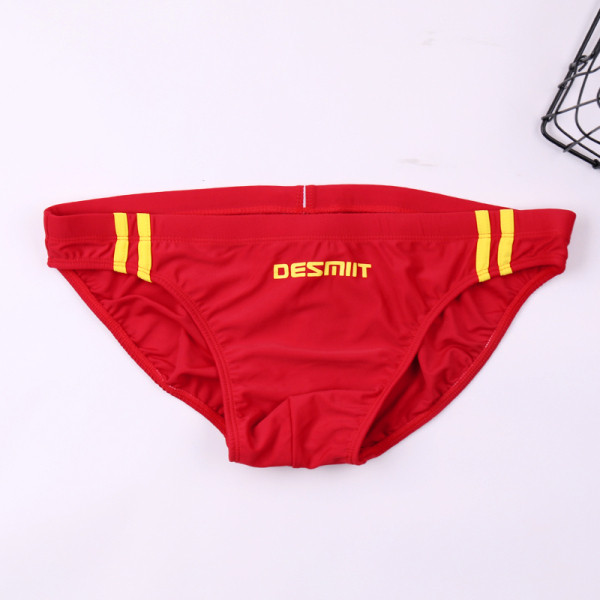 Vīriešu peldkostīmi ar uzrakstu