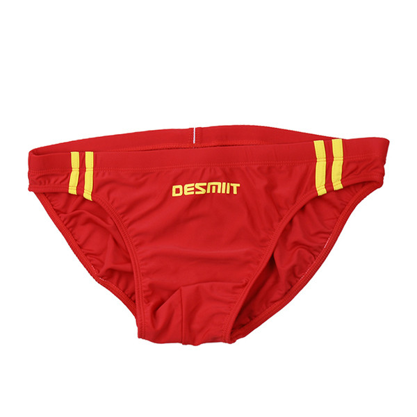 Vīriešu peldkostīmi ar uzrakstu