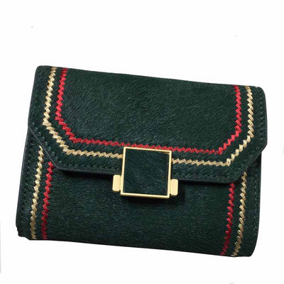 Naiste rahakott metallist kinnituse ja tikandiga