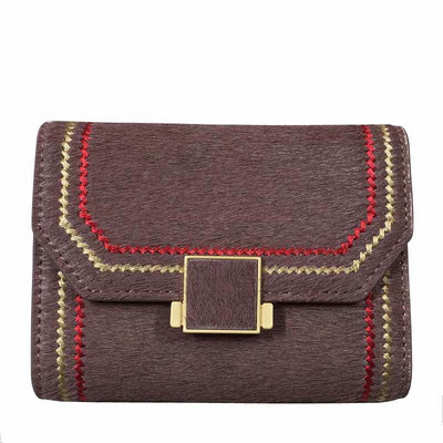 Naiste rahakott metallist kinnituse ja tikandiga