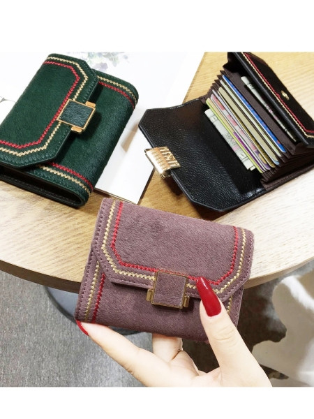 Naiste rahakott metallist kinnituse ja tikandiga