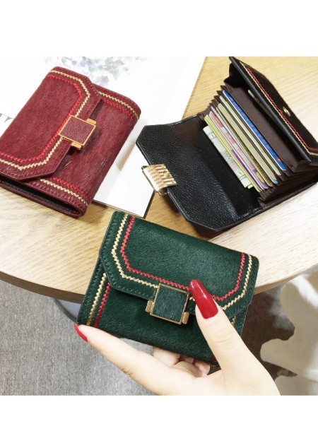 Naiste rahakott metallist kinnituse ja tikandiga