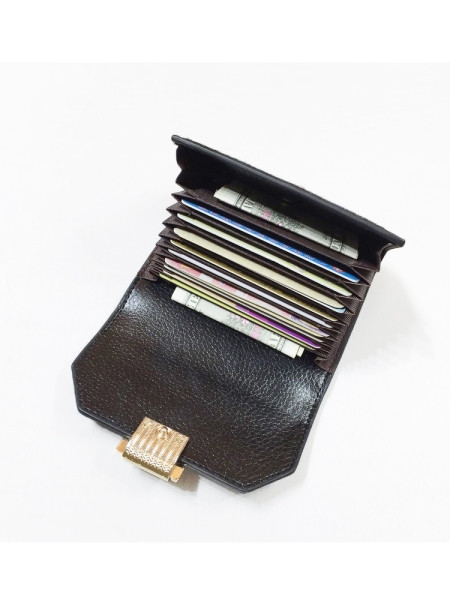 Naiste rahakott metallist kinnituse ja tikandiga