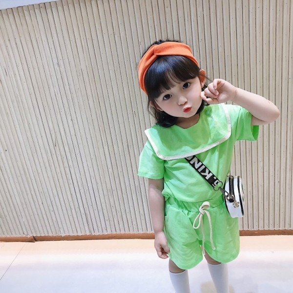 Sportos gyerek szett lányoknak két részből áll