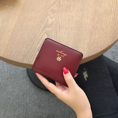 Γυναικείο μοντέρνο πορτοφόλι από οικολογικό δέρμα με μεταλλική στερέωση