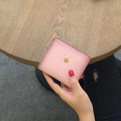 Γυναικείο μοντέρνο πορτοφόλι από οικολογικό δέρμα με μεταλλική στερέωση