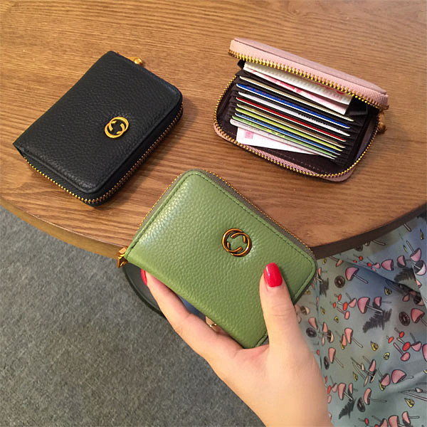 Eko bőrből készült női pénztárca fém díszítéssel és cipzárral