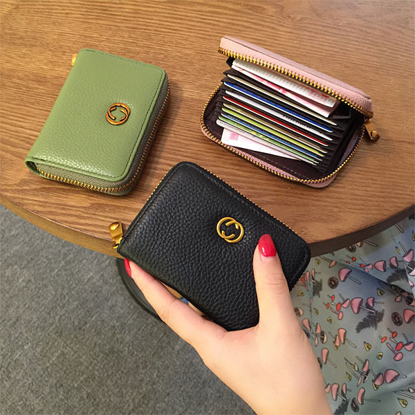 Eko bőrből készült női pénztárca fém díszítéssel és cipzárral