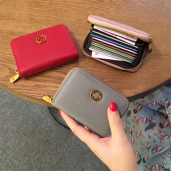 Eko bőrből készült női pénztárca fém díszítéssel és cipzárral