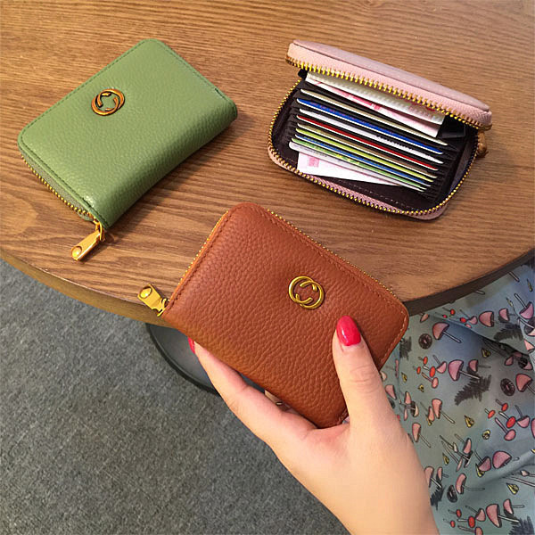 Eko bőrből készült női pénztárca fém díszítéssel és cipzárral