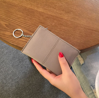 Női pénztárca ökobőr cipzárral és fém lánccal