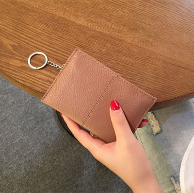 Női pénztárca ökobőr cipzárral és fém lánccal