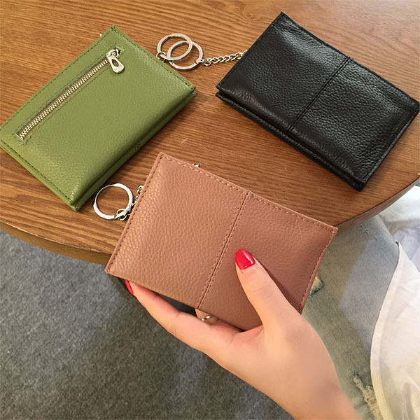 Női pénztárca ökobőr cipzárral és fém lánccal