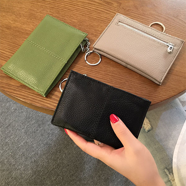 Női pénztárca ökobőr cipzárral és fém lánccal