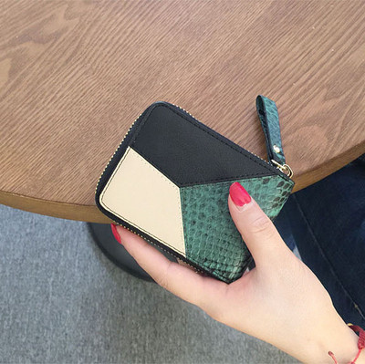 Μοντέρνο γυναικείο πορτοφόλι με φερμουάρ και άνιμαλ πριντ 