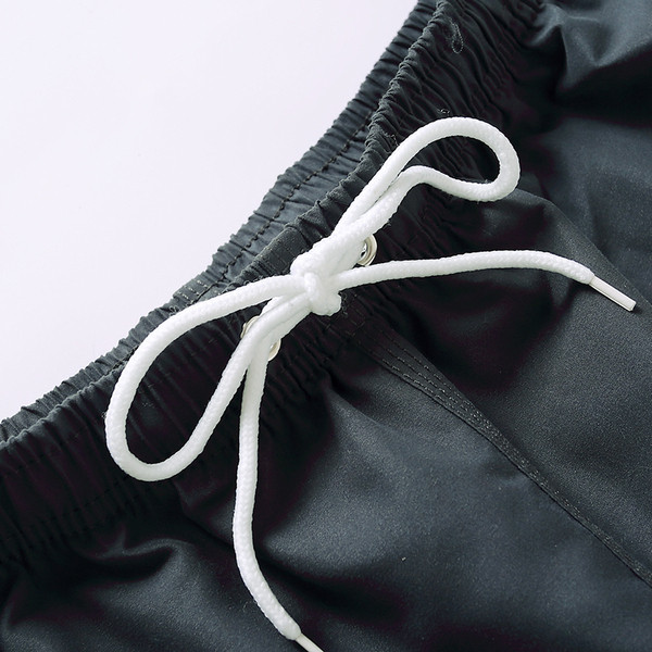 Kiiresti kuivavast kangast meeste ujumistrikoo lühikesed püksid, tavaline mudel