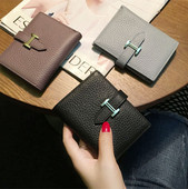 Modern női pénztárca, négyzet alakú fém rögzítéssel