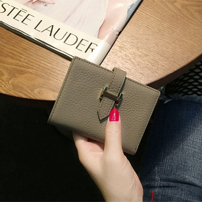 Modern női pénztárca, négyzet alakú fém rögzítéssel