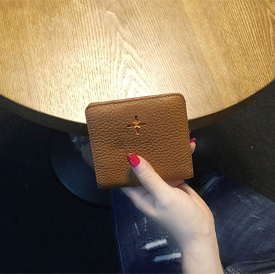 Γυναικείο μοντέρνο πορτοφόλι με τετράγωνο σχήμα σε διάφορα χρώματα