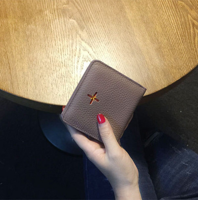 Γυναικείο μοντέρνο πορτοφόλι με τετράγωνο σχήμα σε διάφορα χρώματα