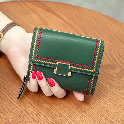 Női négyzet alakú pénztárca cipzárral és fém rögzítéssel