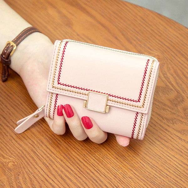 Női négyzet alakú pénztárca cipzárral és fém rögzítéssel