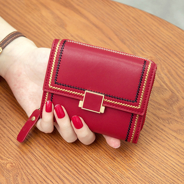Női négyzet alakú pénztárca cipzárral és fém rögzítéssel