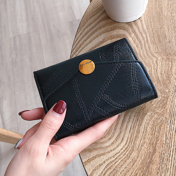 Modern női pénztárca négyzet alakú fém díszítéssel