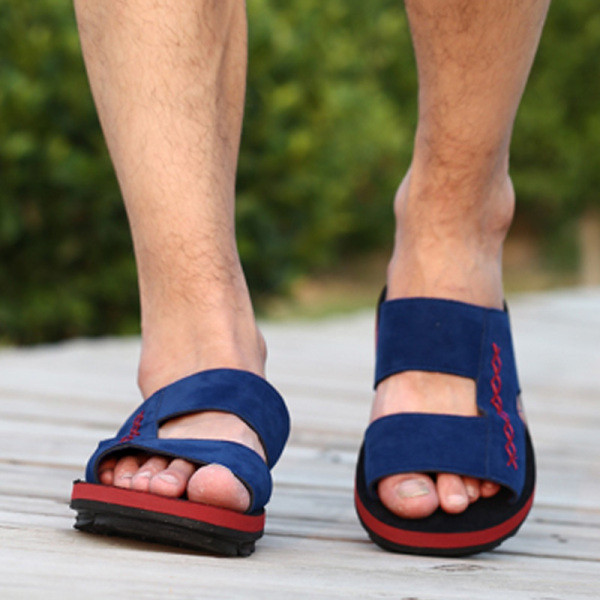 Alkalmi férfi papucs sima modell felirattal