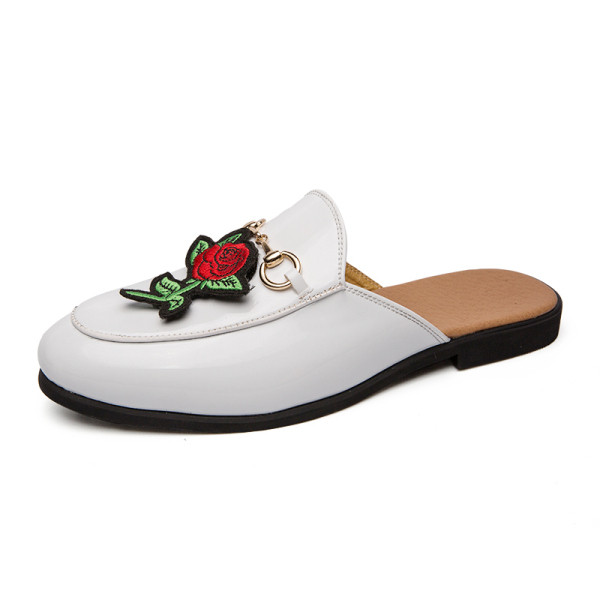 3D elemendi ja metalldekooriga meeste sussid