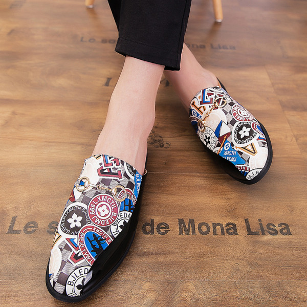 Színes mintás, lapos talpú férfi hétköznapi papucs