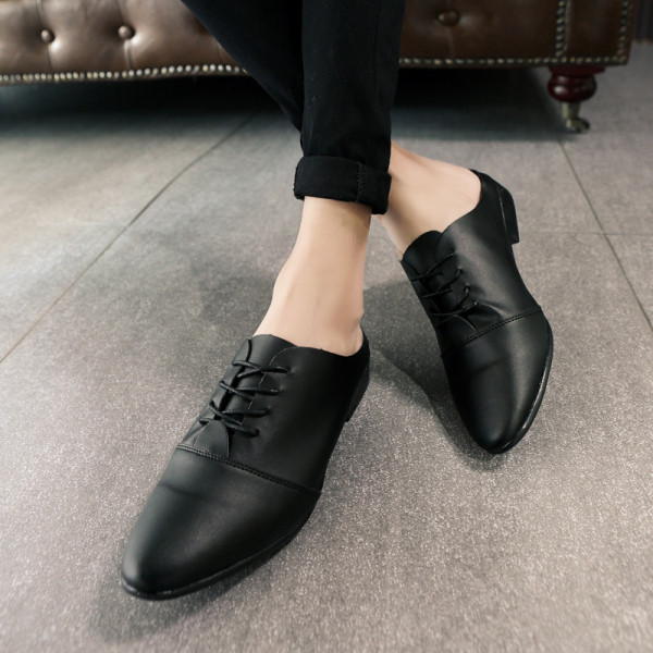 Ανδρικές παντόφλες με κορδόνια - μυτερό μοντέλο