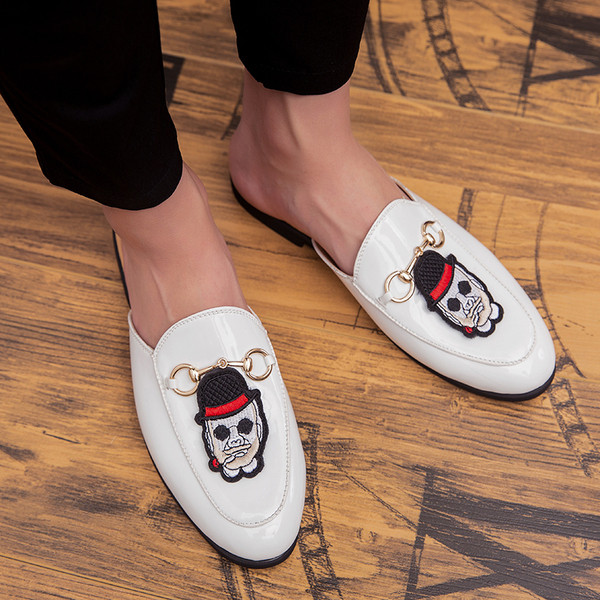 Eko bőrből készült alkalmi férfi papucs eko bőr rátéttel