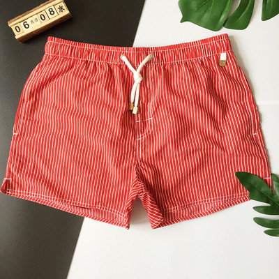 Pludmalei piemēroti vīriešu svītraini šorti ar jostasvietām