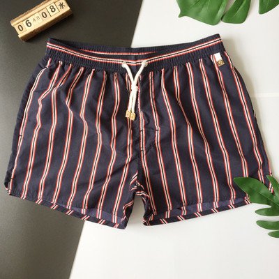 Pludmalei piemēroti vīriešu svītraini šorti ar jostasvietām