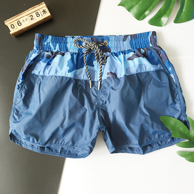 Vīriešu vasaras šorti ar saitēm jostasvietā un kamuflāžu