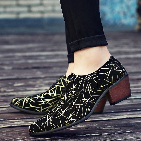 Férfi formális cipő hegyes modell fűzős