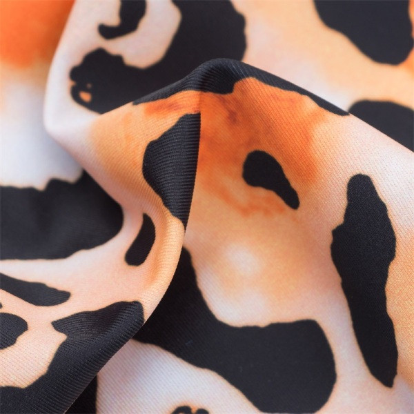 Naiste täisujumistrikoo loomatrükiga