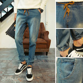 Férfi alkalmi farmernadrág bokánál gumírozással, derékban fűzővel