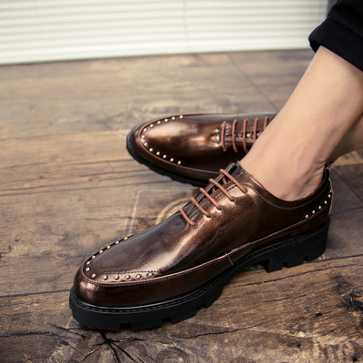Pantofi formali barbatesti cu nituri - model ascutit