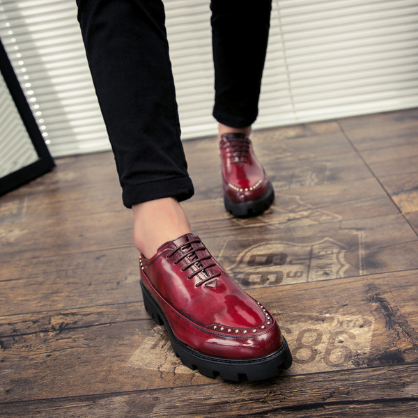 Meeste pidulikud neetidega kingad - teravatipuline mudel