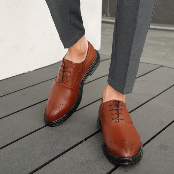 Formális férfi cipő fűzővel és lapos talppal - hegyes modell