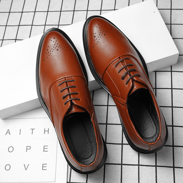 Formális férfi cipő fűzővel és lapos talppal - hegyes modell