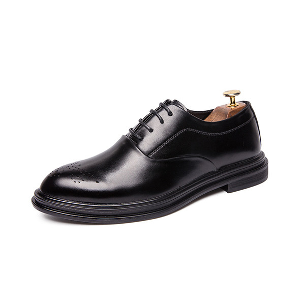 Formális férfi cipő fűzővel és lapos talppal - hegyes modell