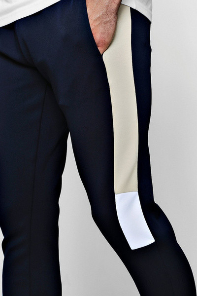 Ανδρικό παντελόνι casual με τσέπες και πλαϊνά άκρα