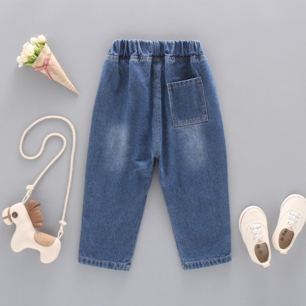 Modern, kék zsebes gyerekfarmer fiúknak