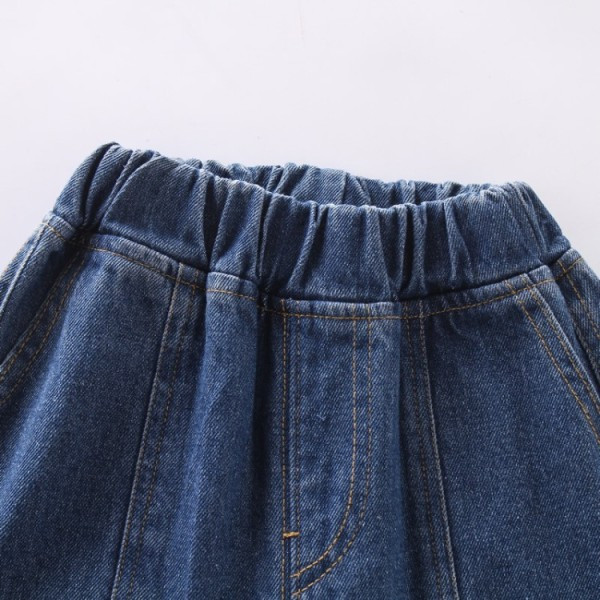 Modern, kék zsebes gyerekfarmer fiúknak